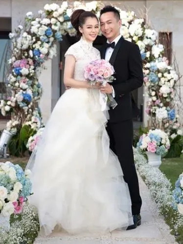 Sang pengantin yang berbahagia. Vivian Hsu dan Sean Lee foto via Xin MSN