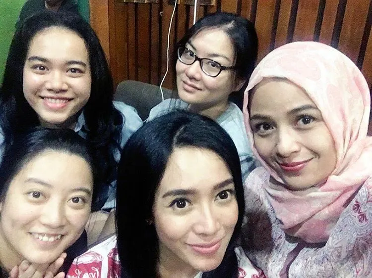 Lagi, Dea Ananda berkumpul bersama sosok idola anak-anak 90an dengan hashtag #SaveLaguAnak © instagram.com/dea_ananda