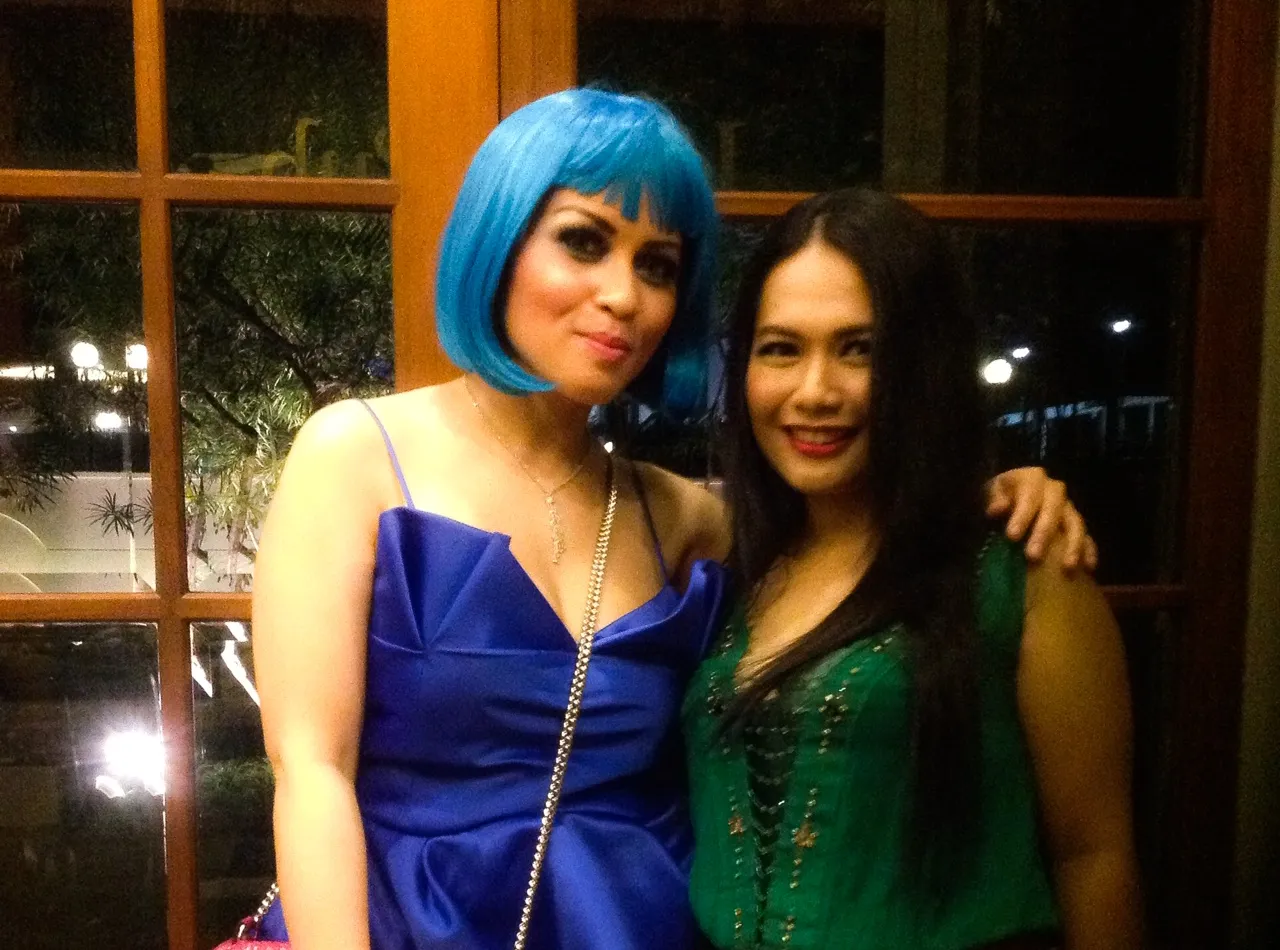 Dea Mirella (kiri) bergaya ala Korea, cocok?/KapanLagi®