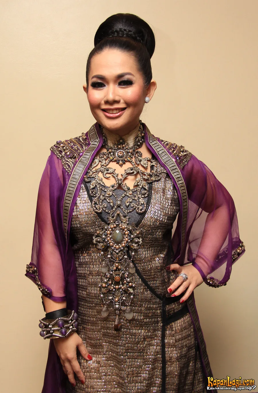 Dea Mirella membantah tuduhan menggelapkan mobil Eel.