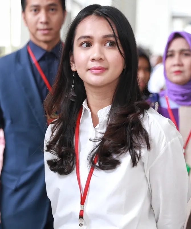 Dea Annisa terlihat santai saat menjalani sidang perdata. © Bintang.com/Adrian Utama Putra