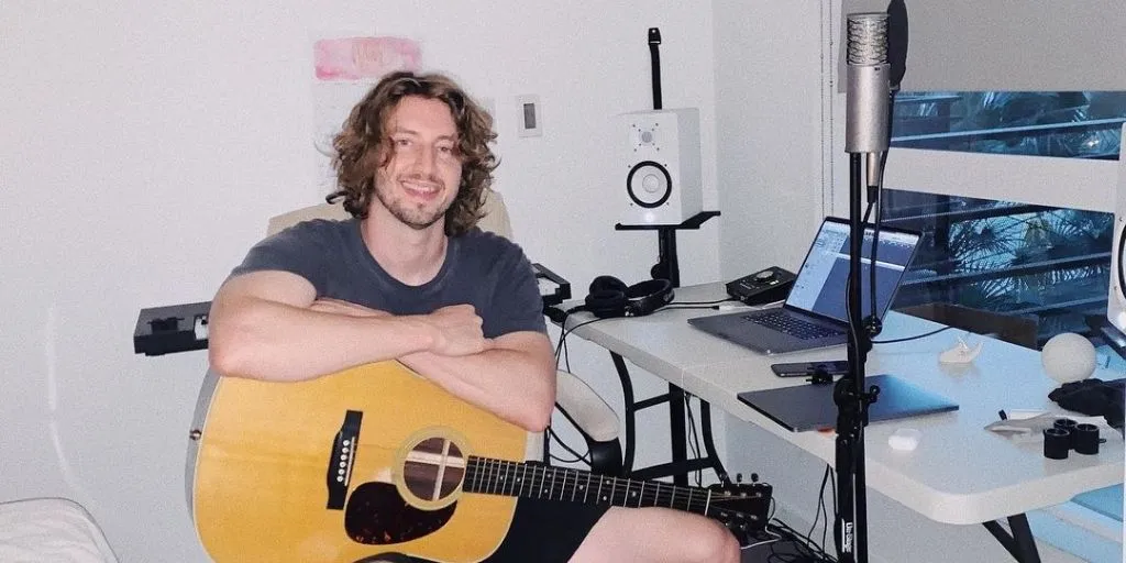 Dean Lewis - Half a Man dan Terjemahan
