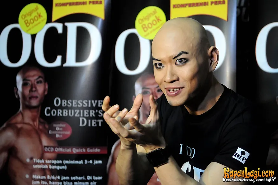 Farhat mengaku hubungannya dengan Deddy Corbuzier baik-baik saja.