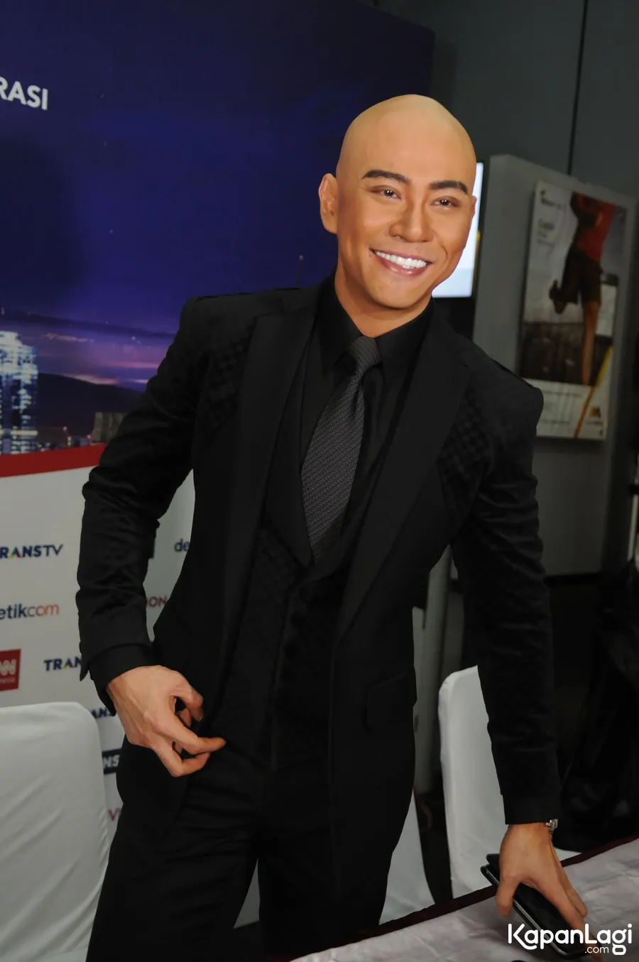 Deddy Corbuzier mengaku sudah melakukan komunikasi dengan Ahmad Dhani pasca wawancara, dan hal itu terkait Mulan yang tak jadi ke Hitam Putih. ©KapanLagi.com/Bayu Herdianto