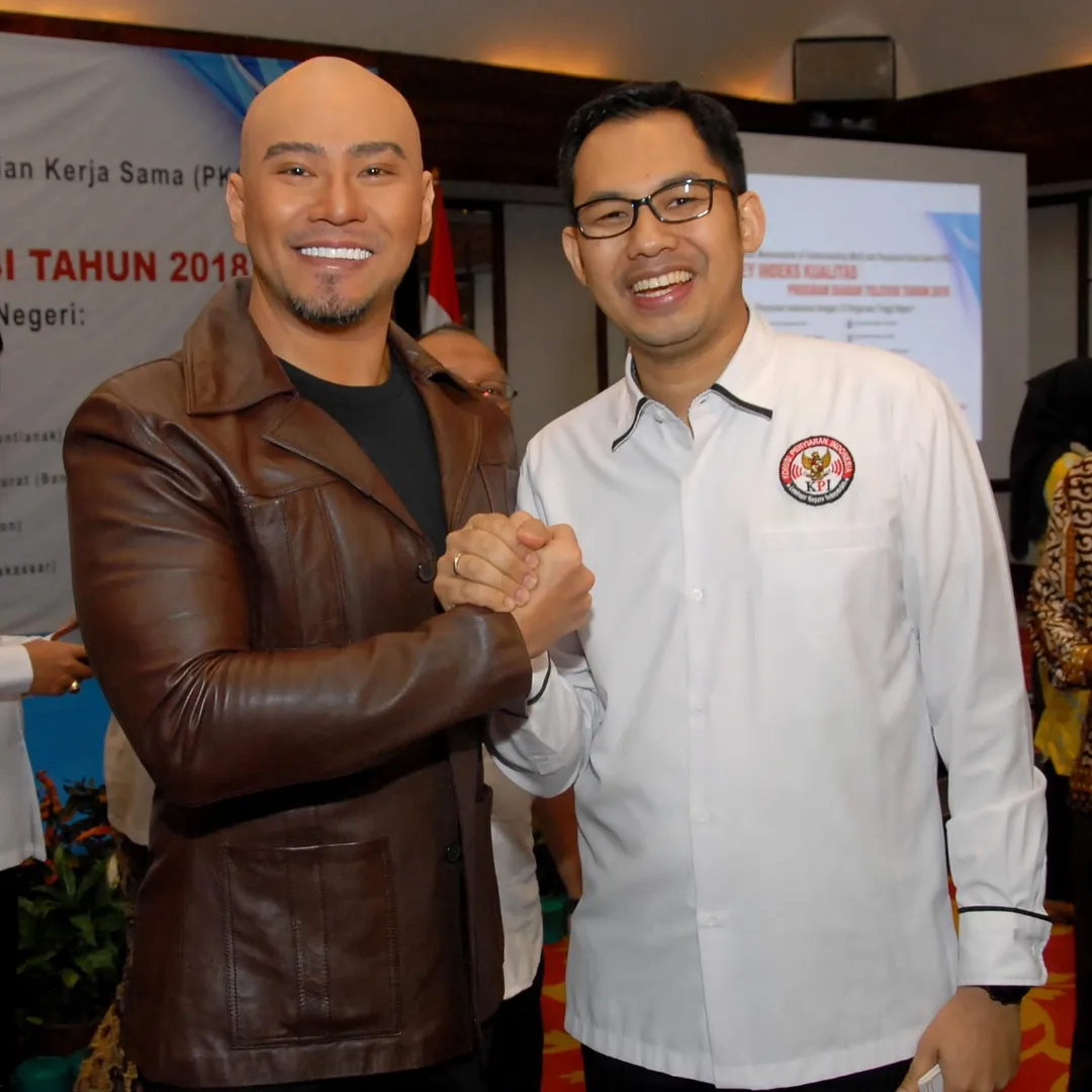 Deddy bersama ketua KPI / Credit: Instagram - yuliandredarwis