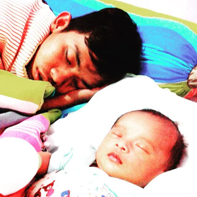 Dede Sunandar bersama bayi lucunya ©instagram.com/dede_sunandar