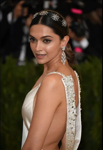 Penampilan Deepika di MET Gala, cantik ©instagram/tommyhilfigher