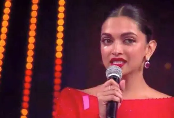 Deepika kala membaca surat ayahnya. Ternyata palsu? ©bollywoodlife
