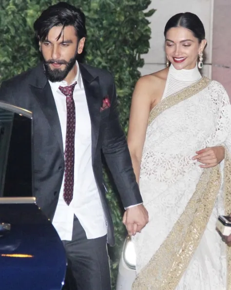 Genggaman tangan Ranveer, mesra ©instagram/manav.manglani