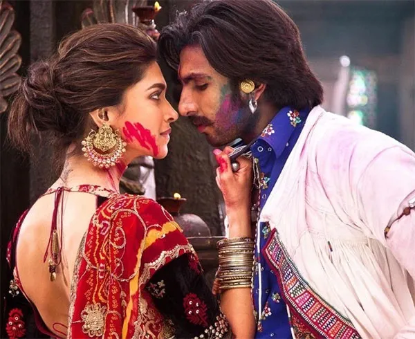 Deepika dan Ranveer pertama kali kerja bareng di film RAM LEELA ©bollywoodlife.com