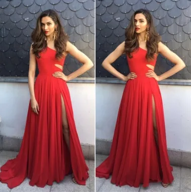 Deepika di IIFA 2016, mirip kan dengan gaun Priyanka? ©pinkvilla