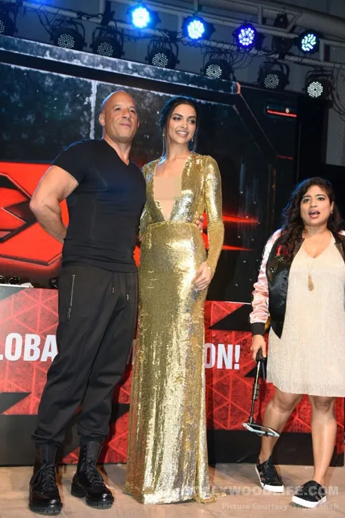 Deepika dihujat lagi karena gaunnya ©bollywoodlife