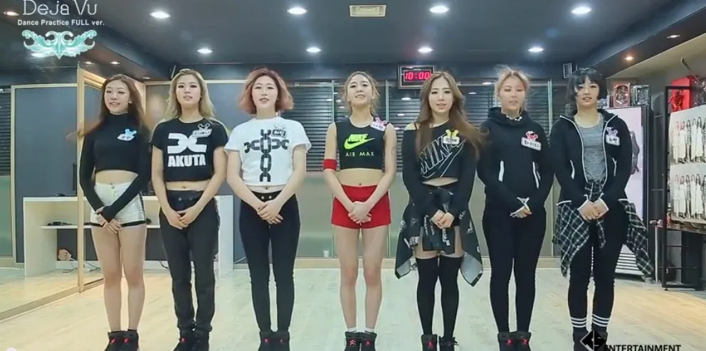 Member SONAMOO di video latihan