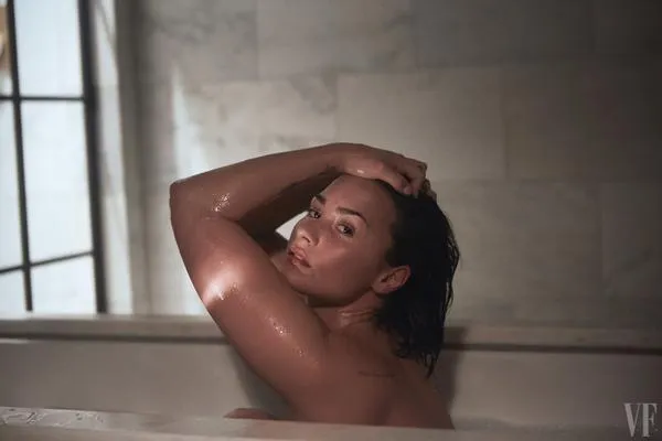 Demi nekat berpose bugil © Vanity Fair