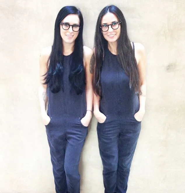 Rumer dan Demi, benar-benar mirip bukan? @ instagram.com/ruelarue