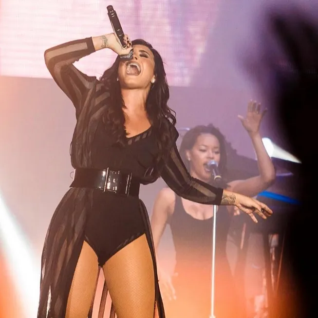 Demi Lovato kembali konsumsi narkotik, hingga ia tak sepenuhnya sadar saat konser hari Minggu. (istimewa)