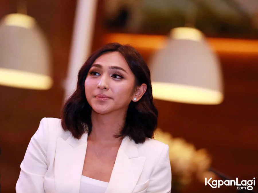 Dena masih on-hold proses penulisan buku biografinya/©KapanLagi.com®/M. Akrom Sukarya