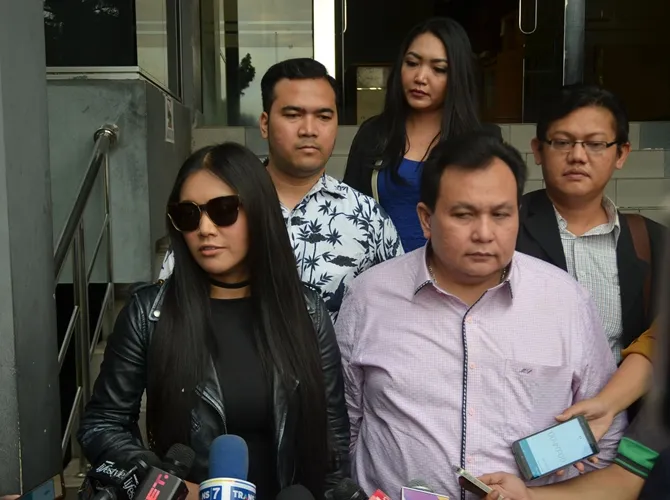 Denada berharap pelaku ujaran kebencian dapat ditemukan secepatnya. © KapanLagi.com/Muhammad Akrom Sukarya