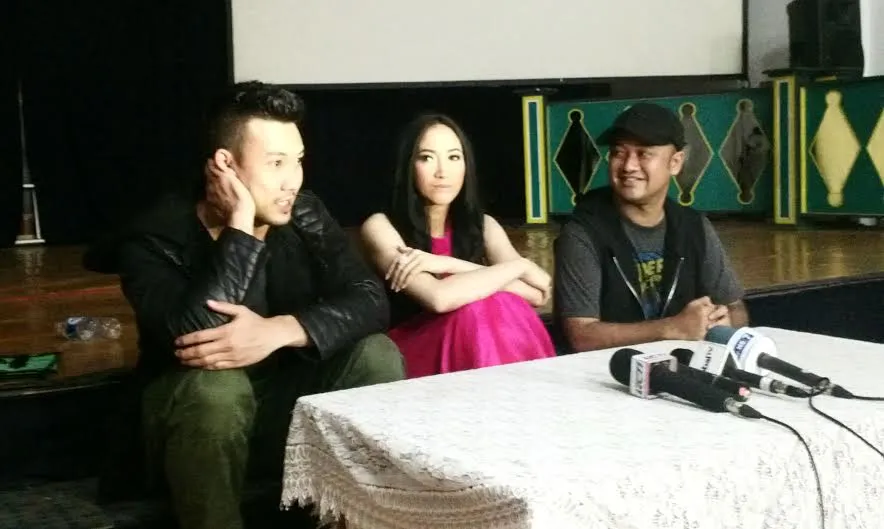 Denny Sumargo saat diwawancara.