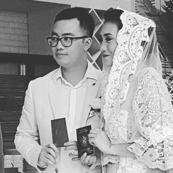 Happy wedding Dennis dan Vina! © instagram.com/dennisadishwara