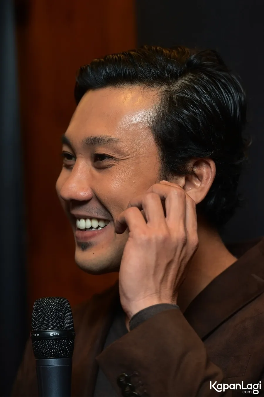 Denny menuruti apa yang dikatakan ibunya © KapanLagi.com®/Bambang E Ros