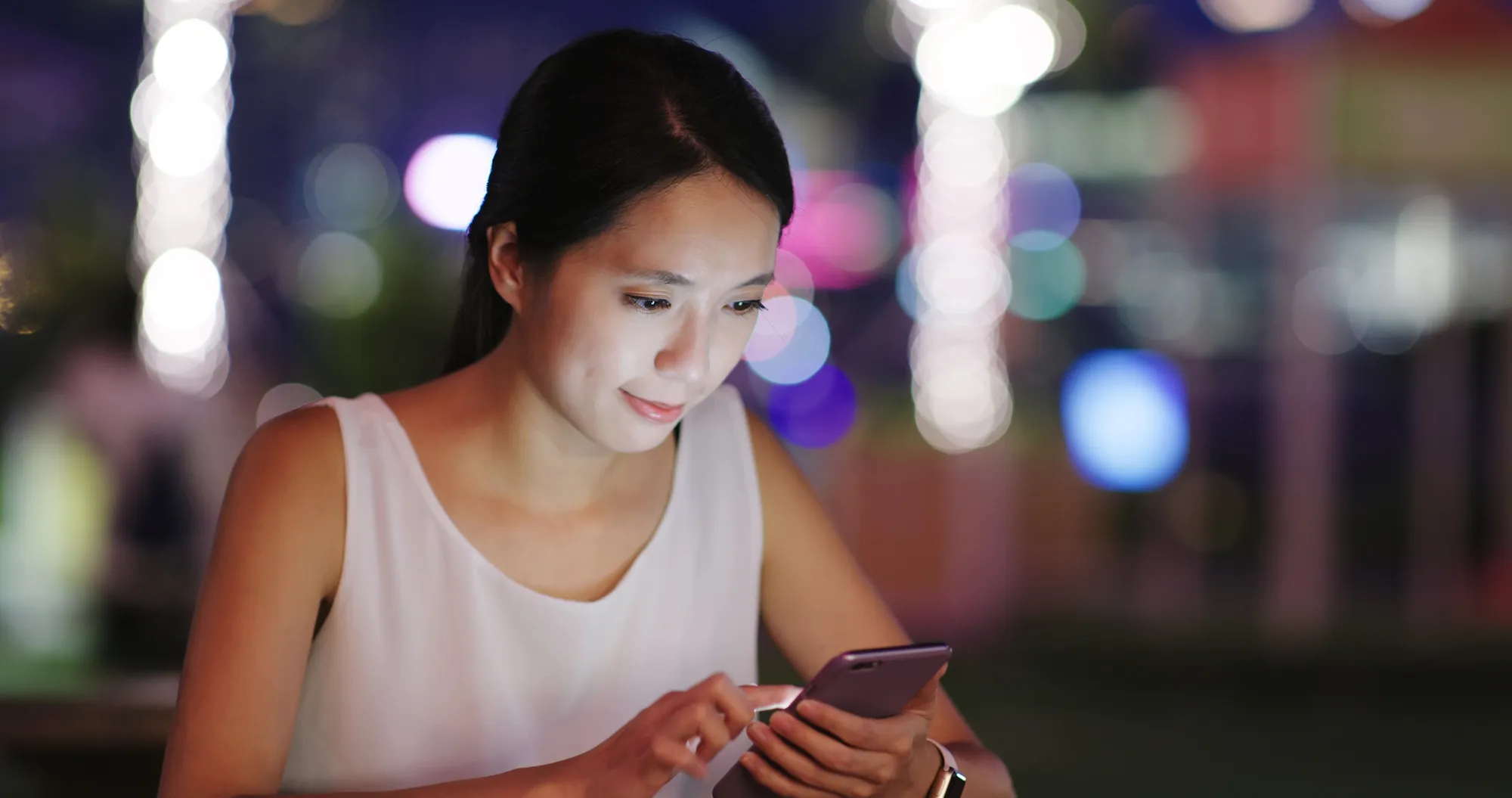 Terbukti penipu, lapor cepat dan mudah. (leungchopan/Depositphotos)