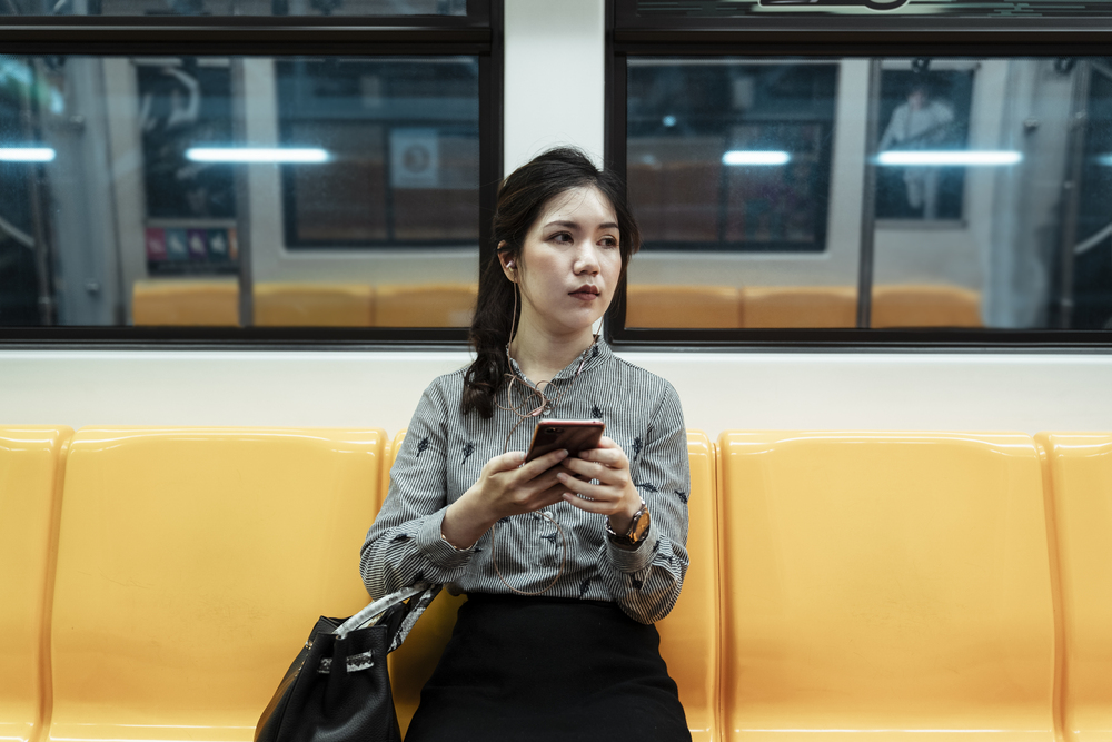 Illustration of a woman riding the MRT. (c) theshots.contributor@gmail.com/Depositphotos.com