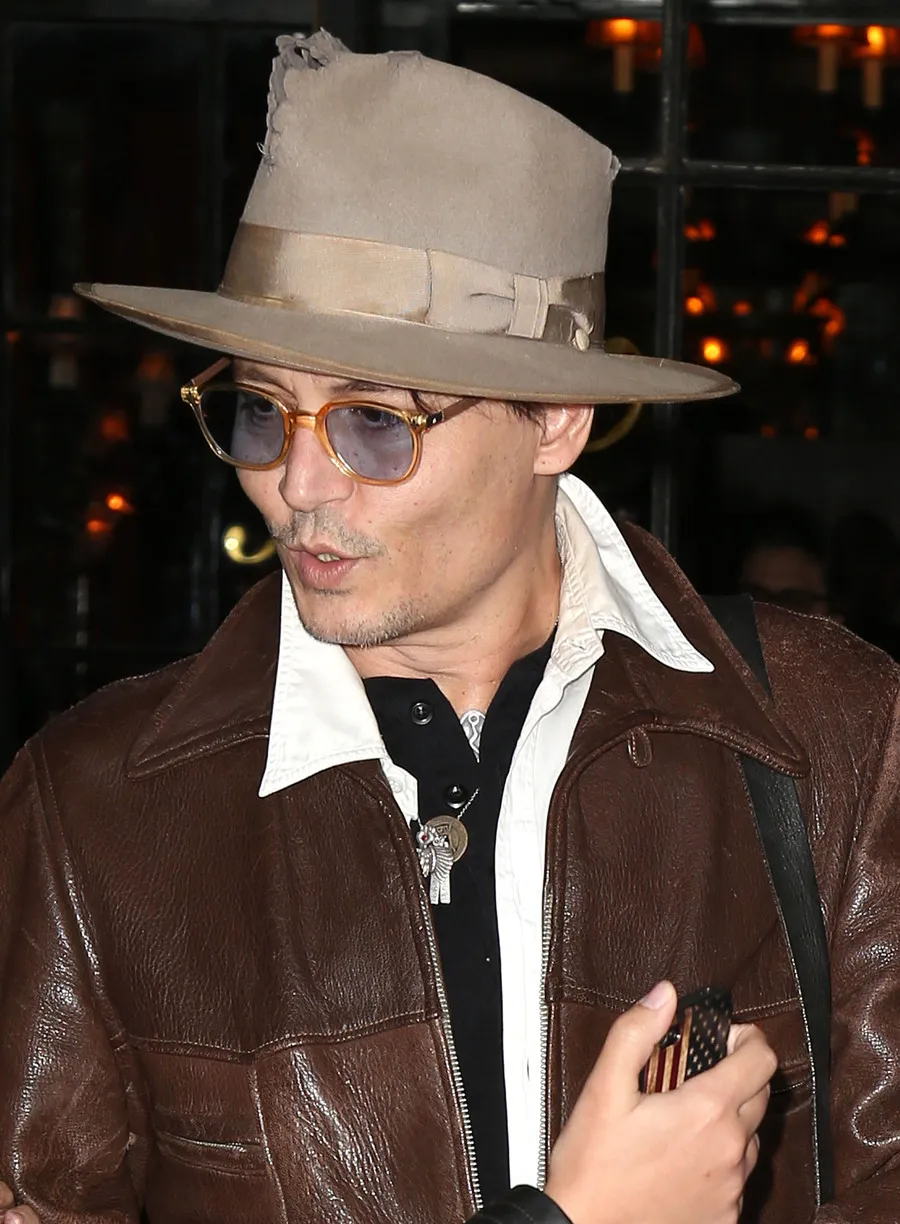 Depp membeli potret bugil Kate dengan harga tinggi ©fameflynet.com