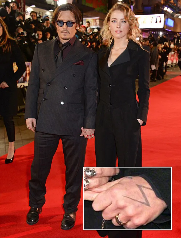 Benarkah ini cincin pernikahan Depp dan Amber? @ dailymail.co.uk