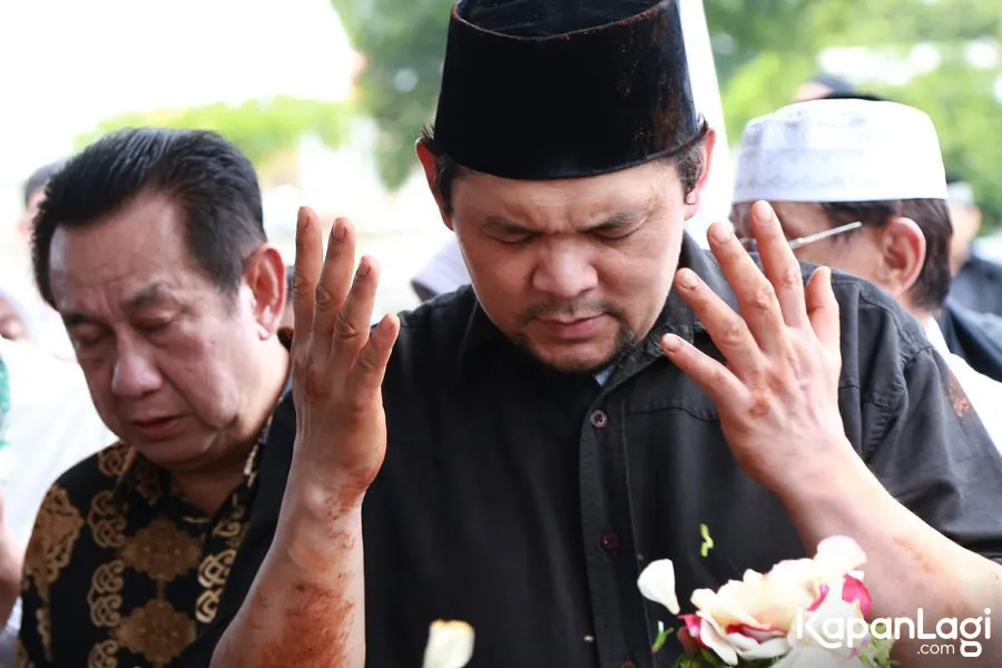 Menurut Ray, Derry adalah kepala keluarga yang baik © KapanLagi.com®/Agus Apriyanto
