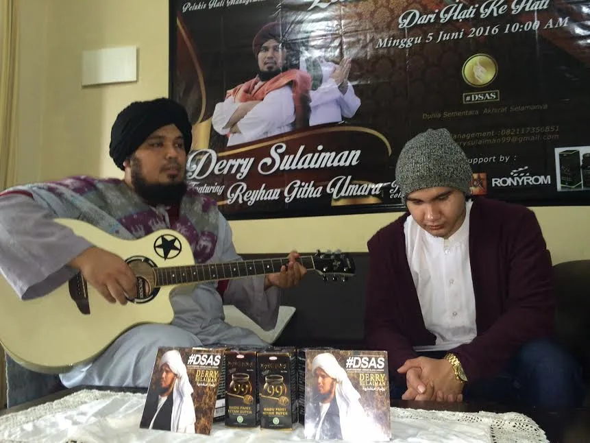 Derry baru mau dibayar kalau diundang untuk menyanyi © KapanLagi.com®/Hendra Gunawan