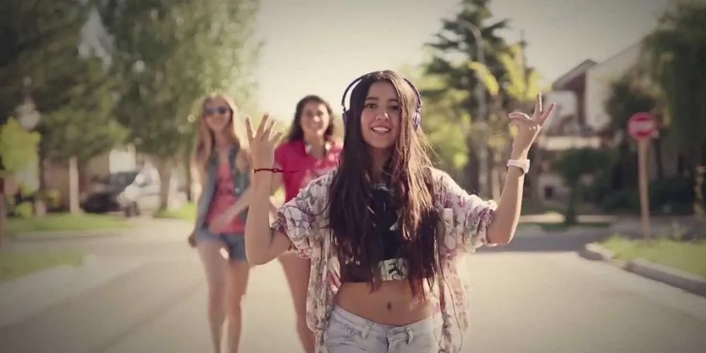 Madison Beer - Melodies (Terjemahan)