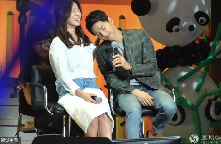 Song Song couple saat di fanmeet Chengdu © ent.ifeng.com