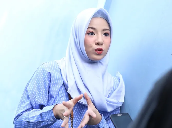 Menurut Natasha pergaulan sekitar bisa sangat berpengaruh terhadap proses hijrah seseorang. © Bintang.com