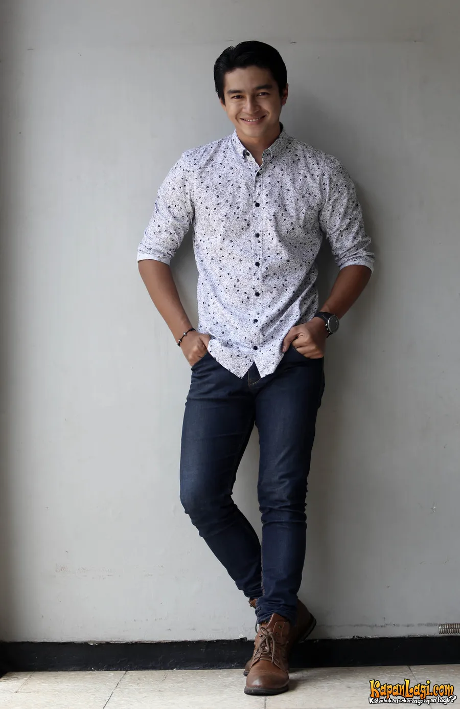 Deva Mahenra senang mendapatkan penghargaan Celebrity of The Year 2014 © Kapanlagi.com®/Budy Santoso