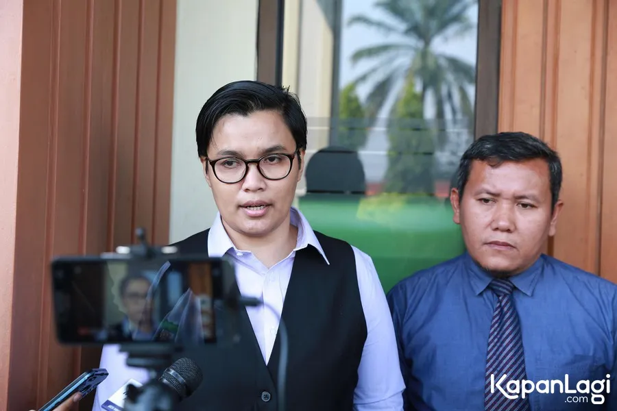 Devy Waluyo, pengacara Aming dalam persidangan (12/5) © KapanLagi.com®/Muhammad Akrom Sukarya