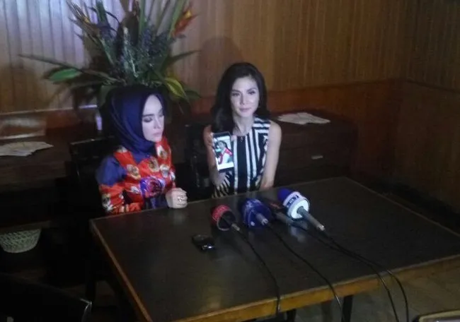 Devita Rusdi bersama Margaret Vivi menceritakan akibat dari kurang validnya pemberitaan salah satu media tanah air © KapanLagi.com