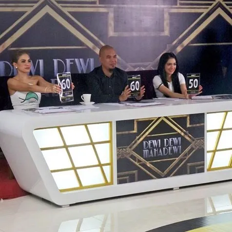 Nikita Mirzani, Ahmad Dhani dan Angel Karamoy saat menjadi juri dalam ajang Dewi Dewi Mahadewi © instagram.com/nikitamirzani