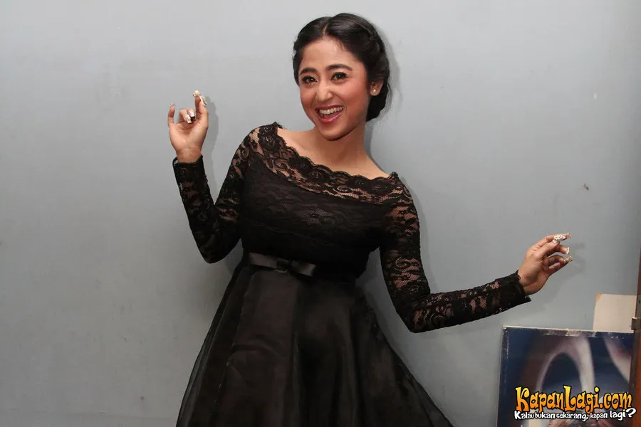 Dewi terancam masuk penjara karena kasusnya dengan Jupe. @KapanLagi.com