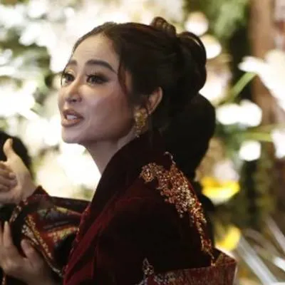 Dewi Perssik Rugi Gara-gara Akun Facebook Palsu, Siap Tempuh Jalur Hukum