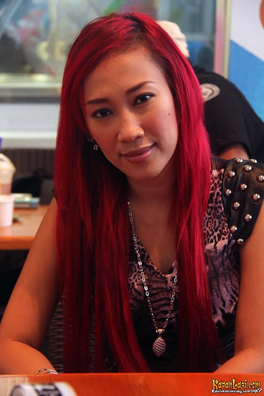 Soal harga diri, Dewi Sanca mengaku tegang melaporkan Arya. @KapanLagi.com®