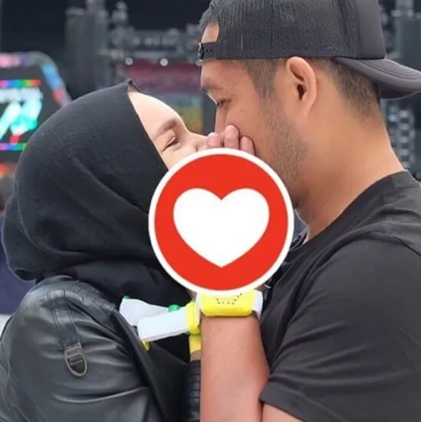 Dewi Sandra 'Berciuman' © Instagram