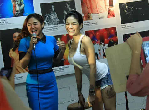 Dewi Perssik - Nikita Mirzani @ KapanLagi.com