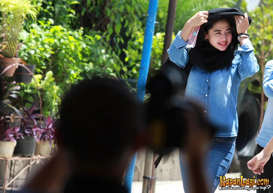 Di penjara, Dewi Perssik malah semakin cantik.