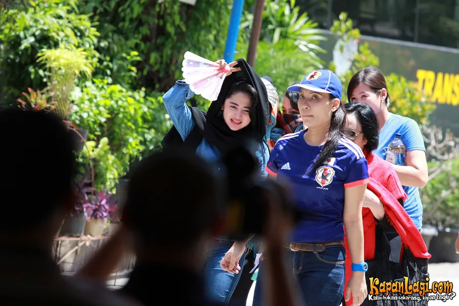 Di penjara, Dewi Perssik mendapat satu galon air sebagai jatah. ©KapanLagi.com