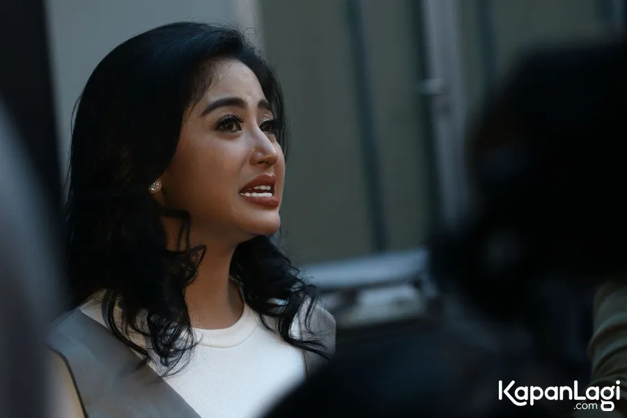 Dewi Perssik sempat marah-marah di instagram kepada keluarganya sendiri. ŠKapanLagi.com/Budy Santoso