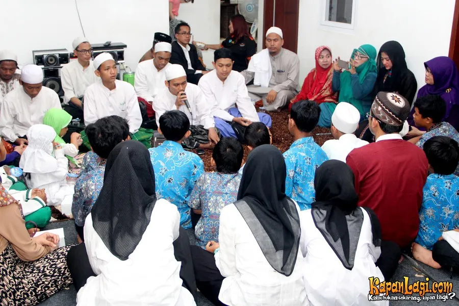 Dewi Perssik gelar syukuran di rumahnya. @KapanLagi.com®/Muhammad Rasyad