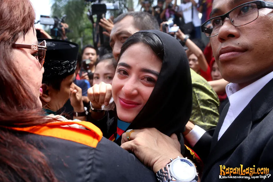 Dewi Perssik hari ini bebas dari penjara. @KapanLagi.com®/Budy Santoso