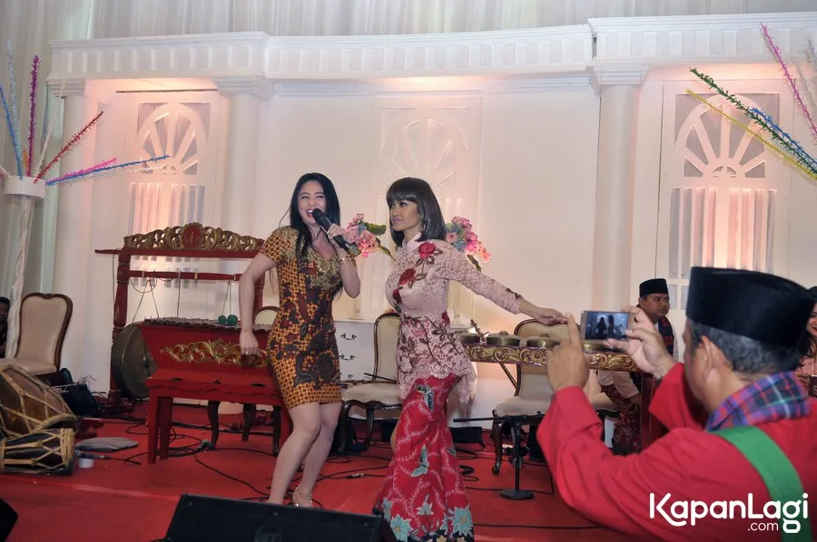 Depe rela disawer demi Jupe © KapanLagi.com®/Muhammad Akrom Sukarya