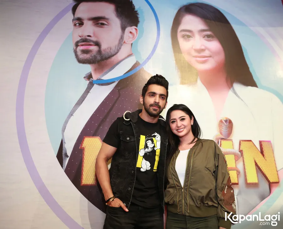 Dewi Perssik bermain bersama artis India di sinetron terbarunya © KapanLagi.com®/Muhammad Akrom Sukarya